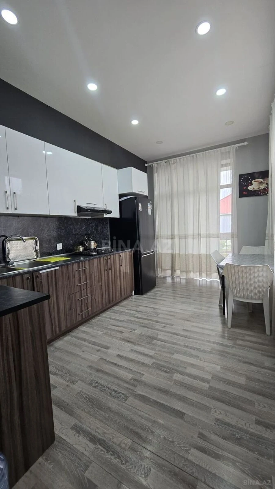 Satılır 6 otaqlı həyət evi 200 m²