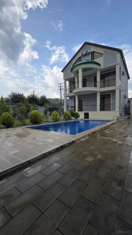 Satılır 6 otaqlı həyət evi 200 m²
