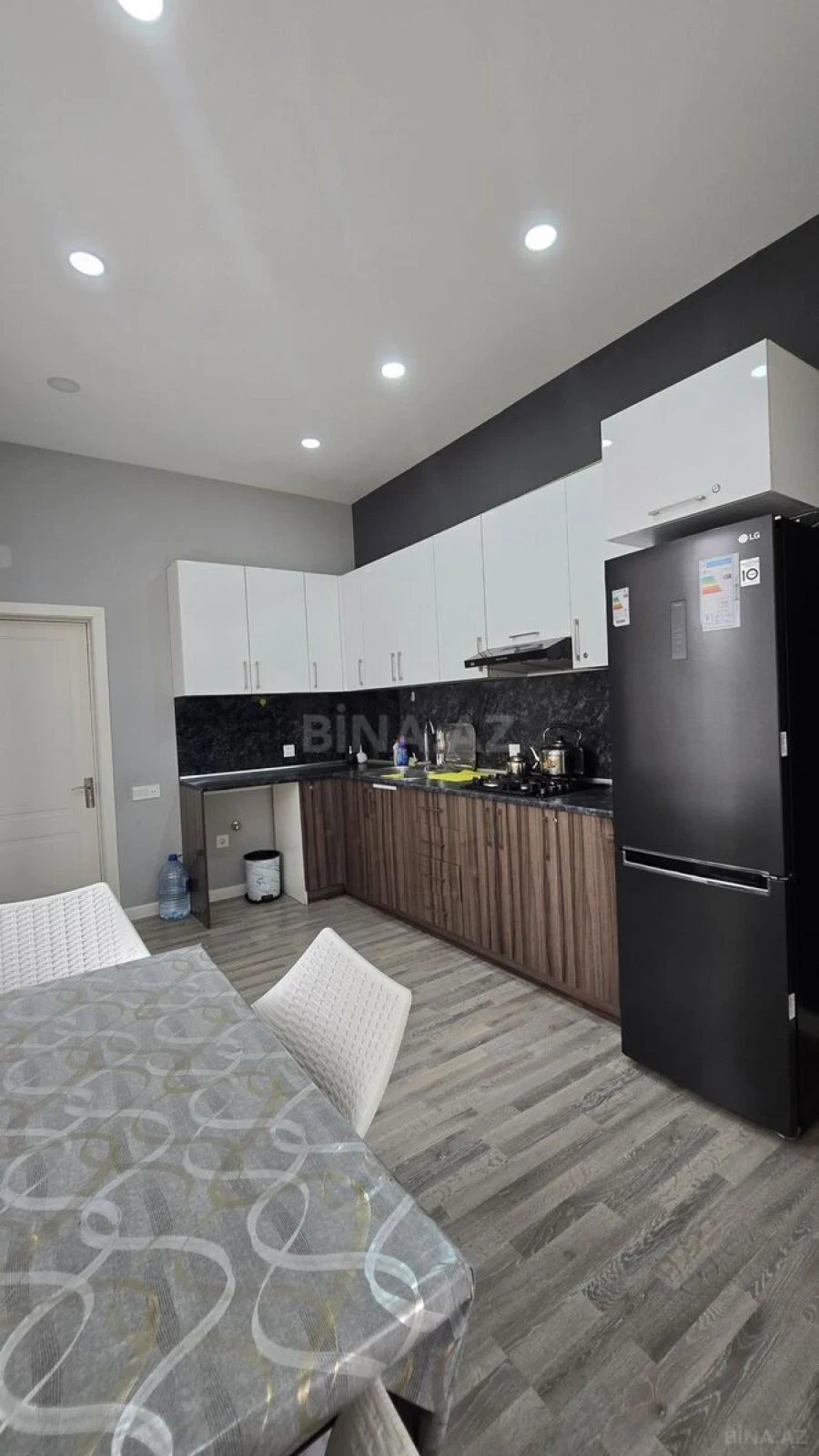 Satılır 6 otaqlı həyət evi 200 m²