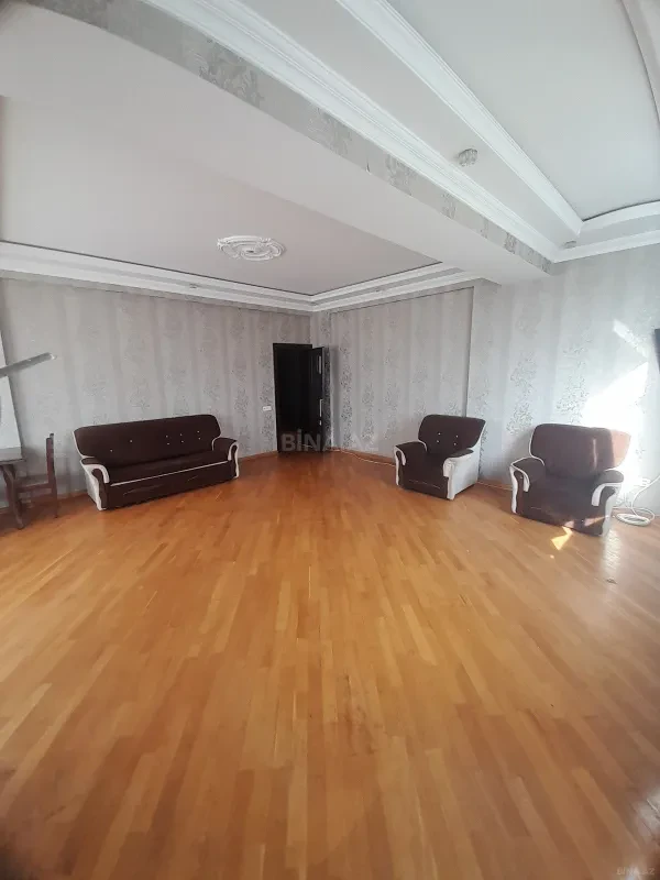 Kirayə verilir 2 otaqlı mənzil 96 m²