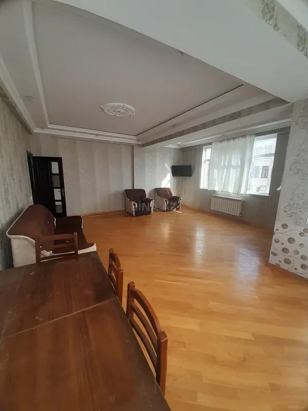 Kirayə verilir 2 otaqlı mənzil 96 m²