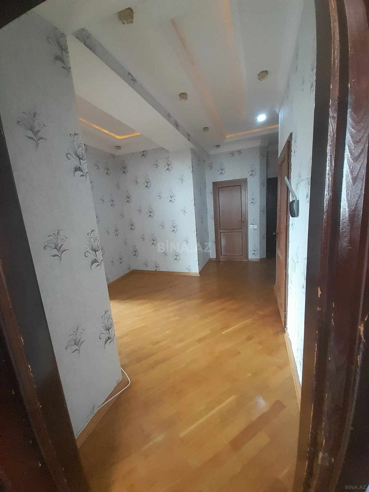 Kirayə verilir 2 otaqlı mənzil 96 m²