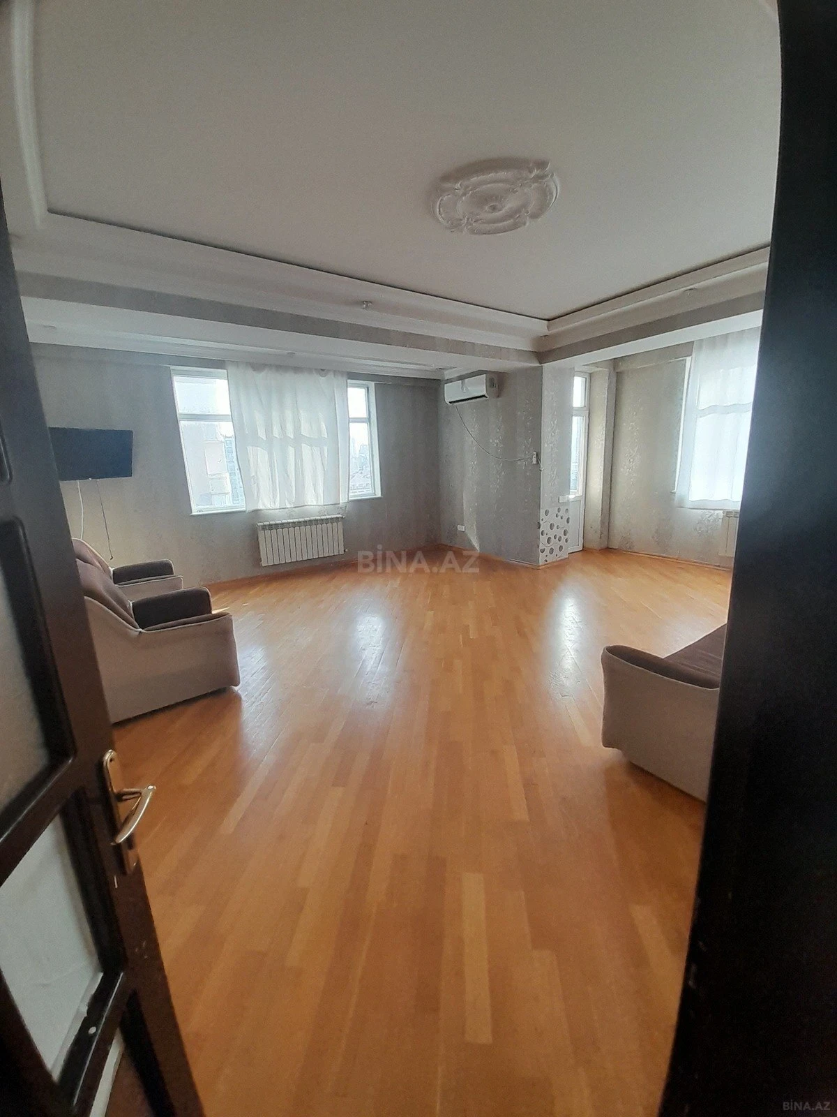 Kirayə verilir 2 otaqlı mənzil 96 m²