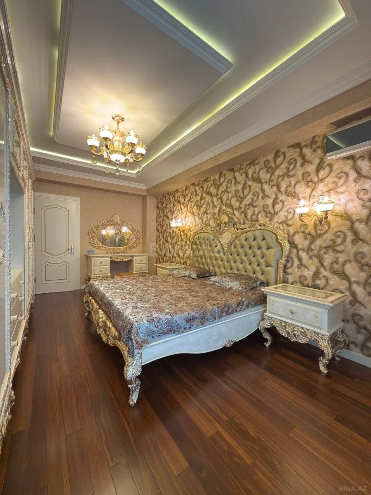 Satılır 3 otaqlı mənzil 170 m²