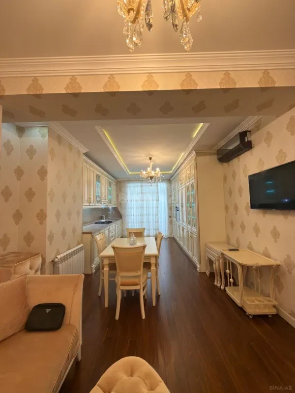 Satılır 3 otaqlı mənzil 170 m²