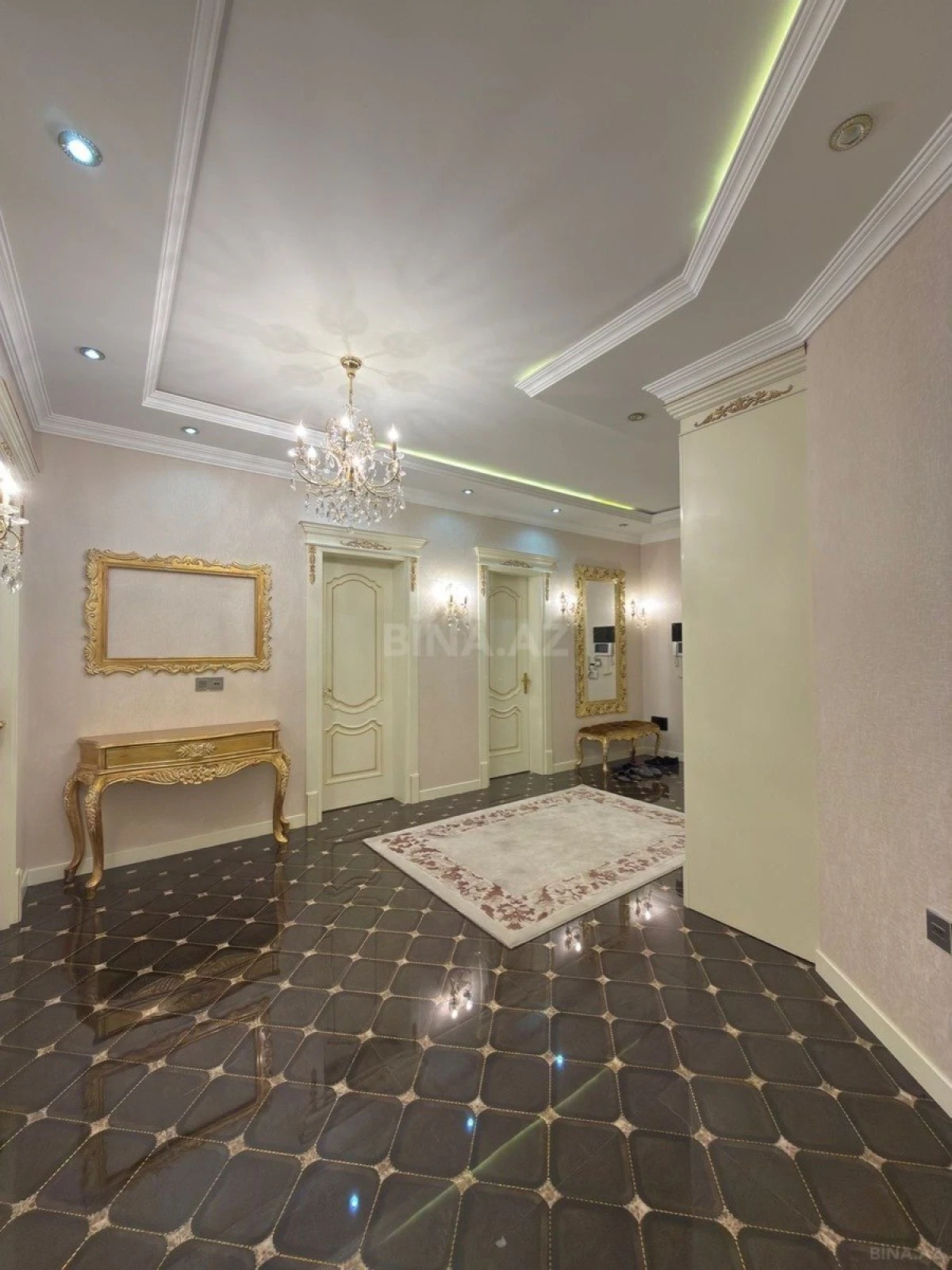 Satılır 3 otaqlı mənzil 170 m²