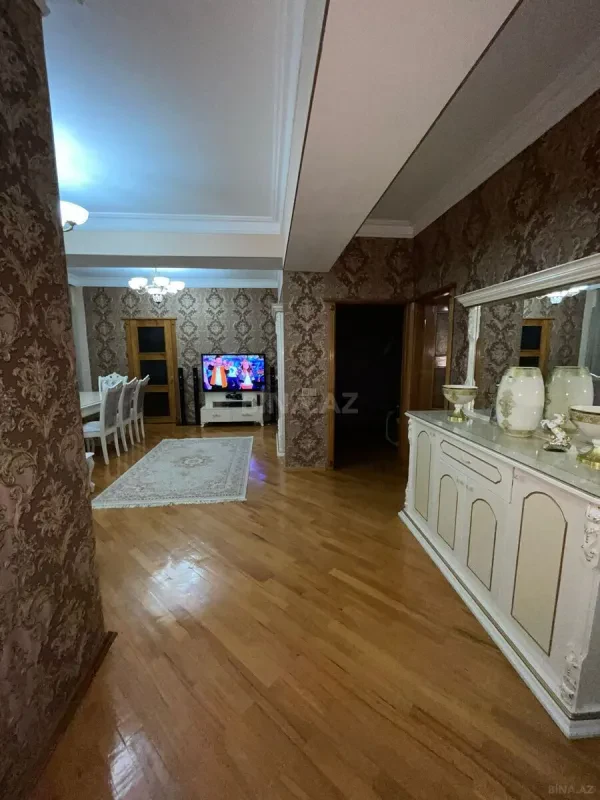 Satılır 4 otaqlı mənzil 123 m²