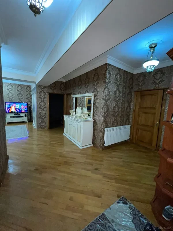 Satılır 4 otaqlı mənzil 123 m²