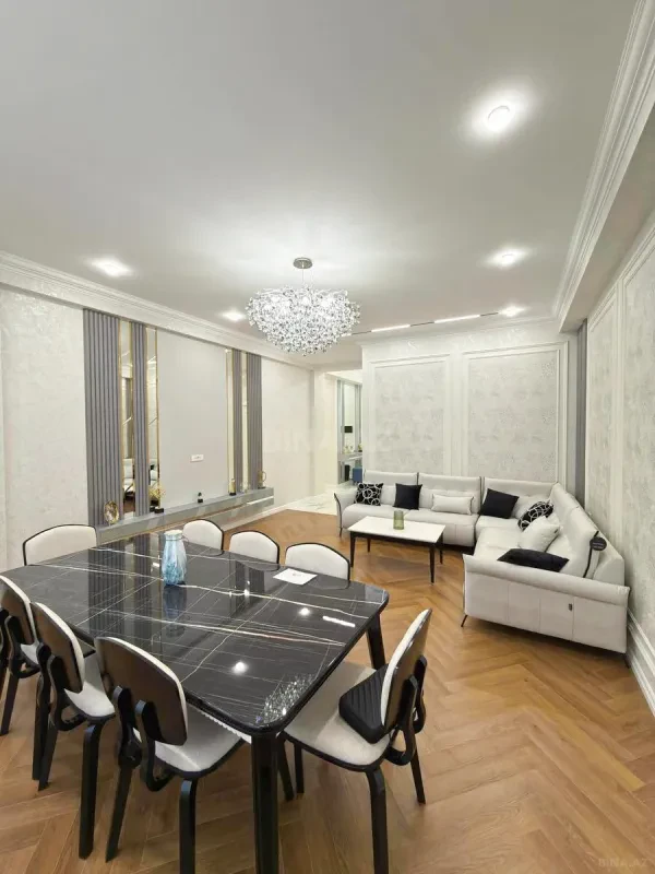 Satılır 3 otaqlı mənzil 130 m²