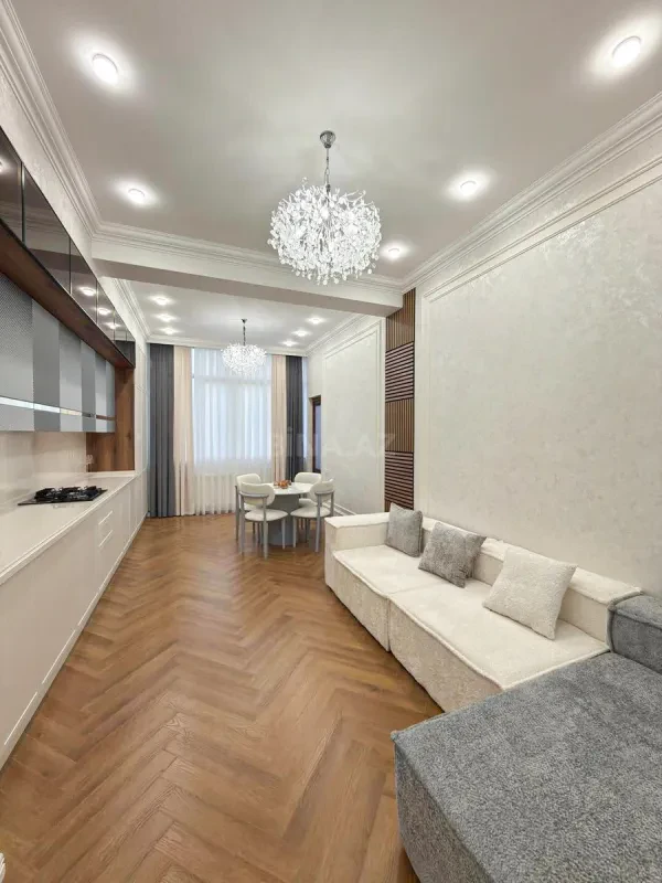 Satılır 3 otaqlı mənzil 130 m²