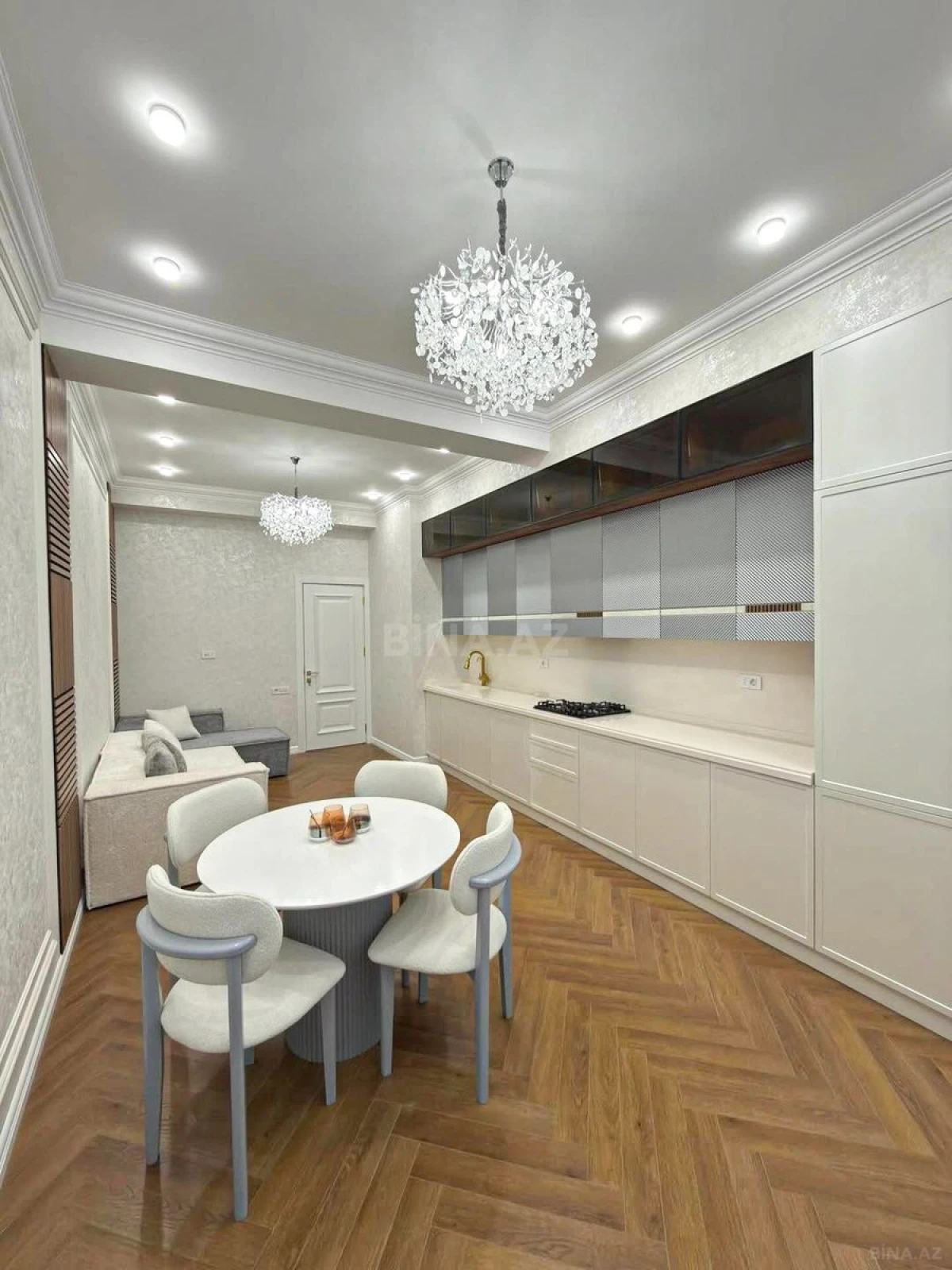 Satılır 3 otaqlı mənzil 130 m²