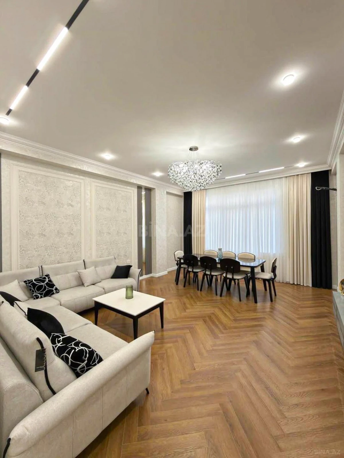 Satılır 3 otaqlı mənzil 130 m²