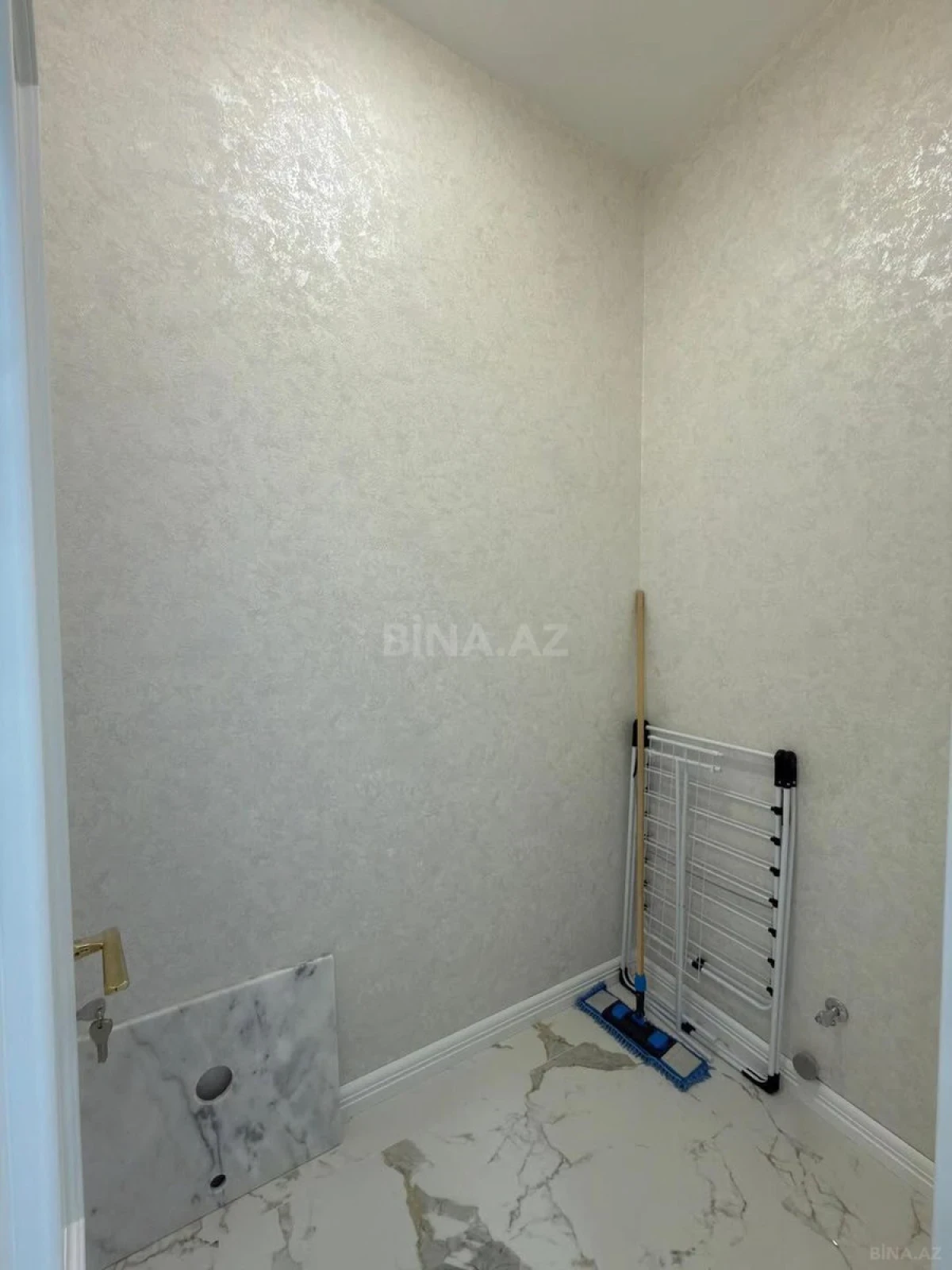 Satılır 3 otaqlı mənzil 130 m²