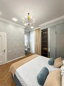 Satılır 3 otaqlı mənzil 130 m²