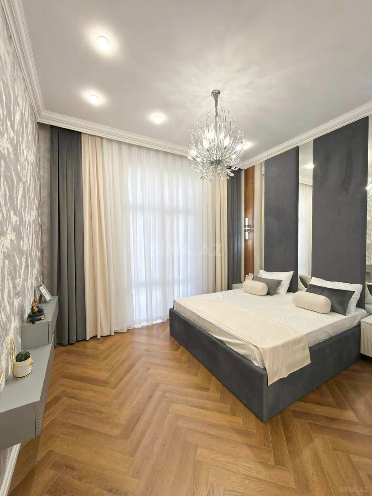 Satılır 3 otaqlı mənzil 130 m²