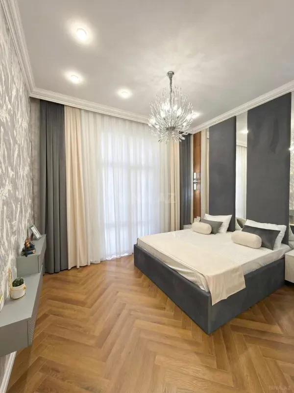 Satılır 3 otaqlı mənzil 130 m²