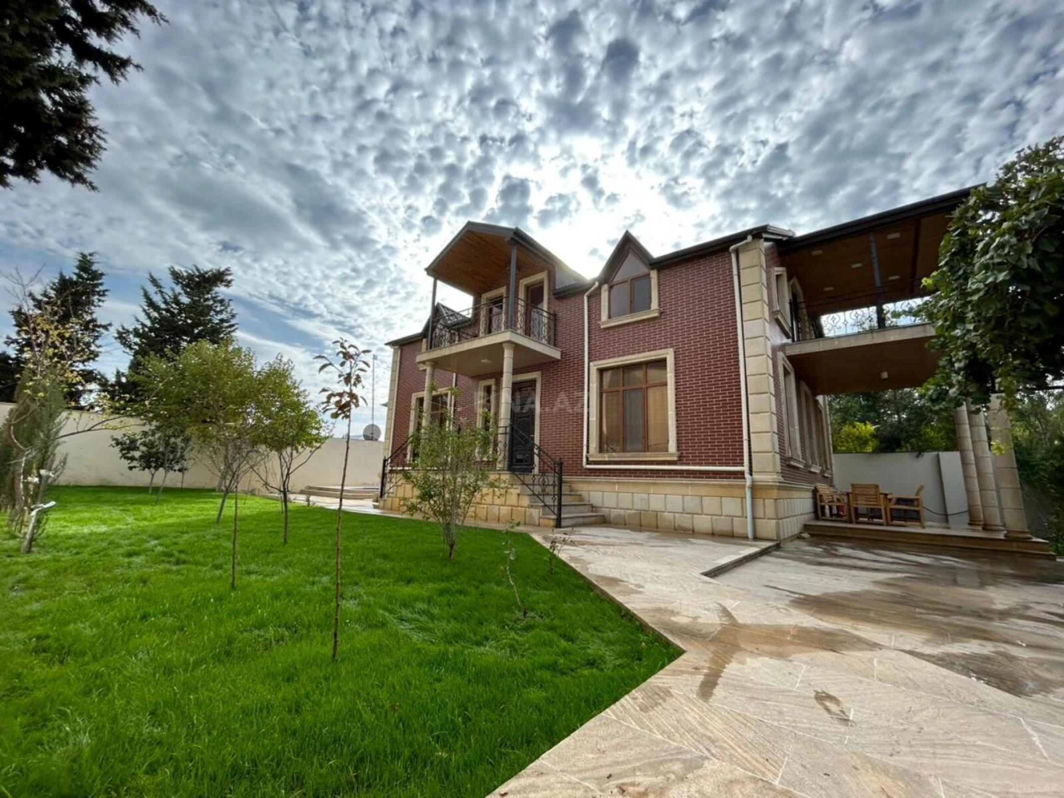 Kirayə verilir 4 otaqlı həyət evi 220 m²