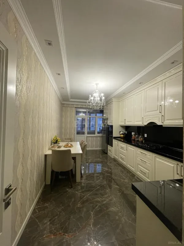 Satılır 3 otaqlı mənzil 156 m²