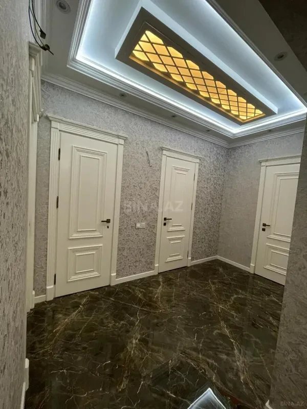 Satılır 3 otaqlı mənzil 156 m²