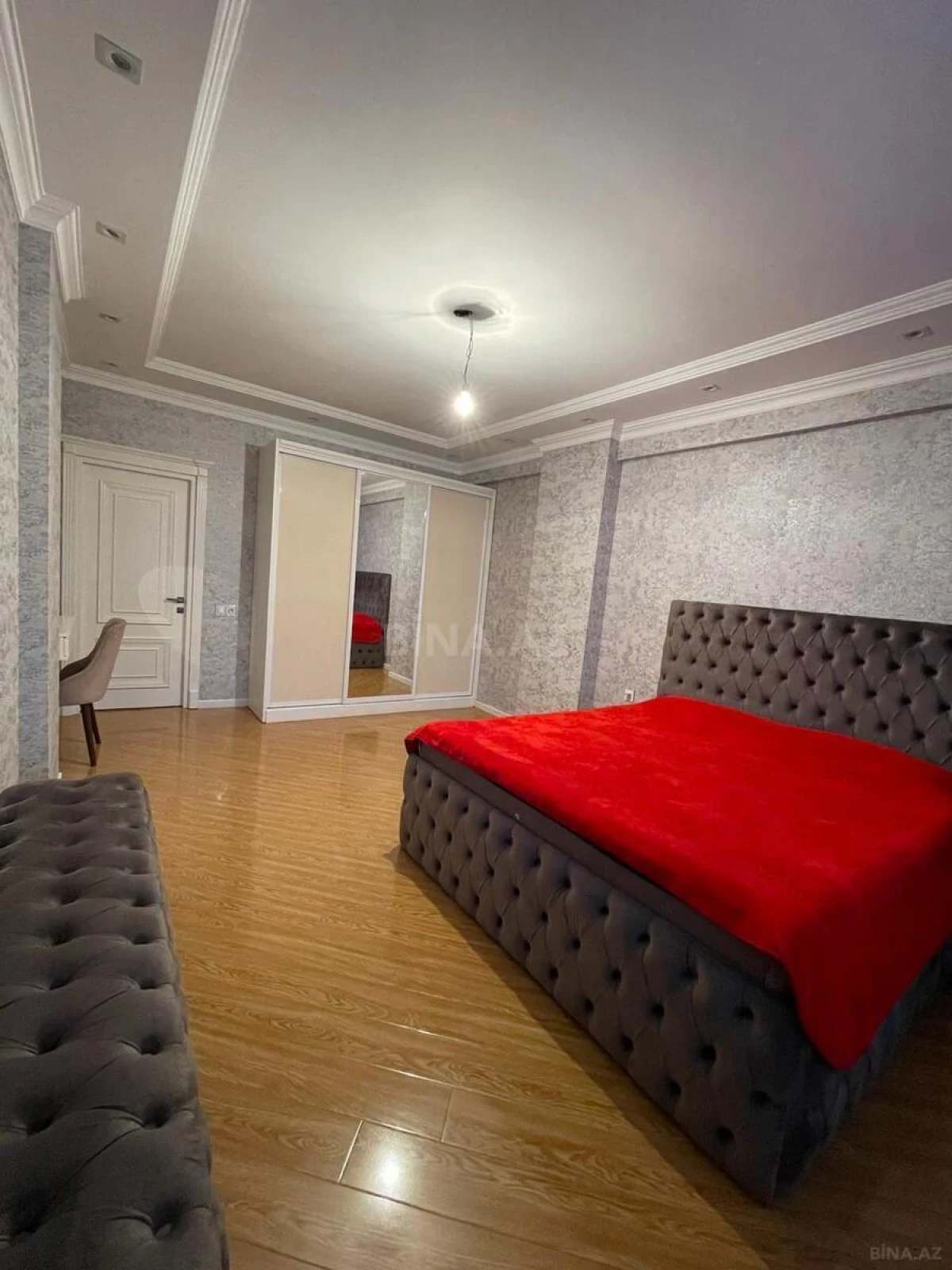 Satılır 3 otaqlı mənzil 156 m²
