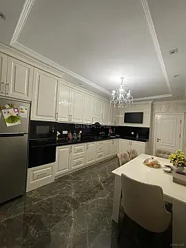Satılır 3 otaqlı mənzil 156 m²