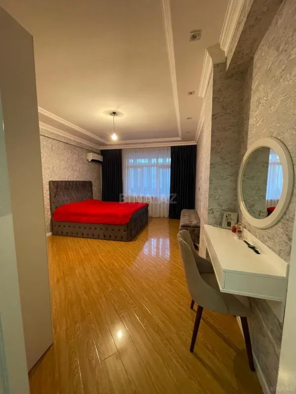 Satılır 3 otaqlı mənzil 156 m²