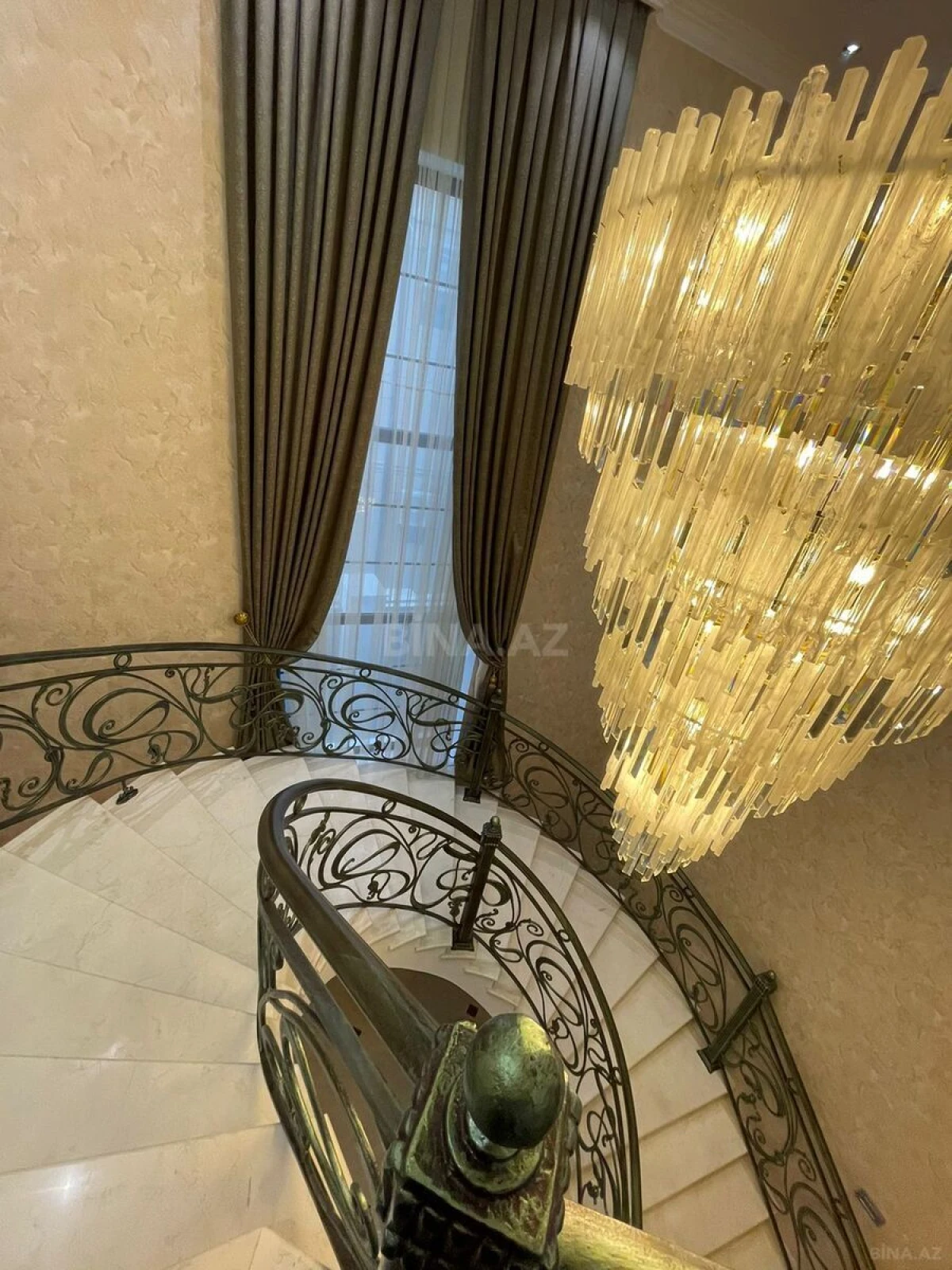 Kirayə verilir 6 otaqlı həyət evi 500 m²