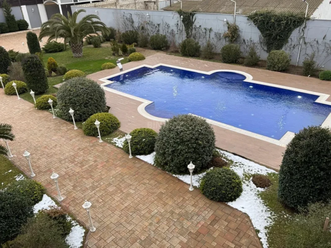 Kirayə verilir 6 otaqlı həyət evi 500 m²
