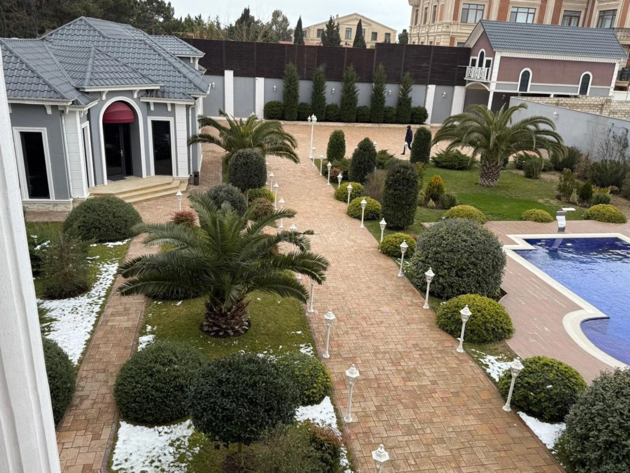 Kirayə verilir 6 otaqlı həyət evi 500 m²