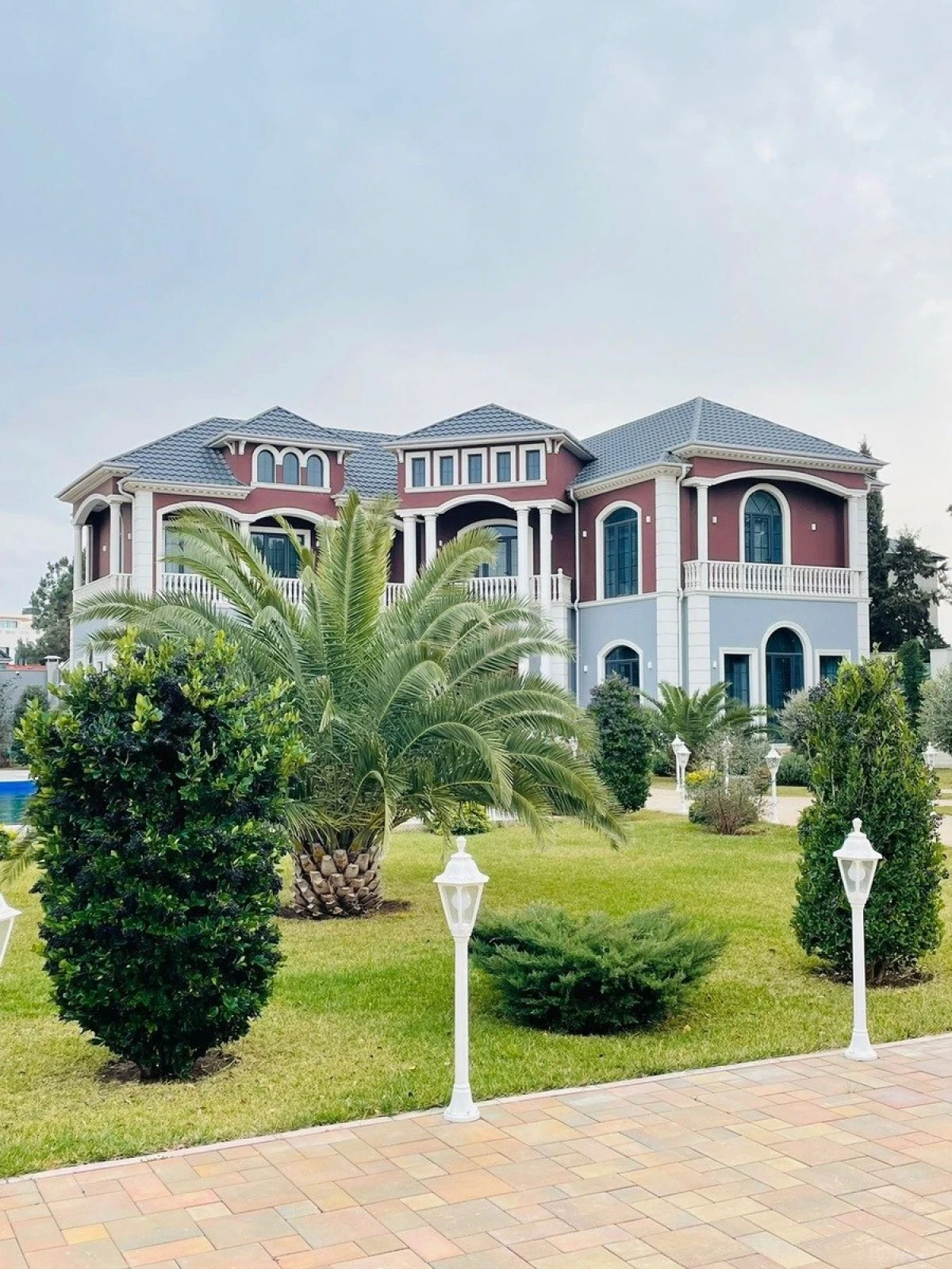 Kirayə verilir 6 otaqlı həyət evi 500 m²