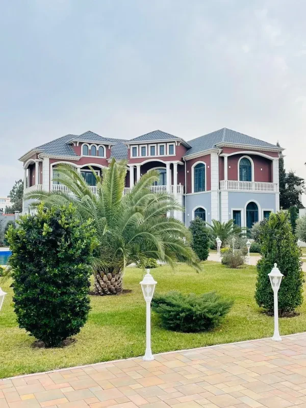 Kirayə verilir 6 otaqlı həyət evi 500 m²