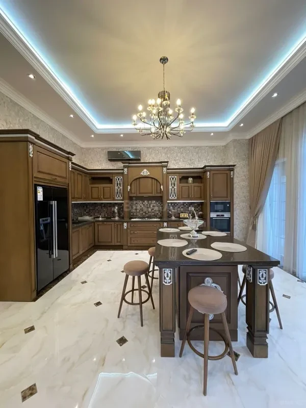 Kirayə verilir 6 otaqlı həyət evi 500 m²
