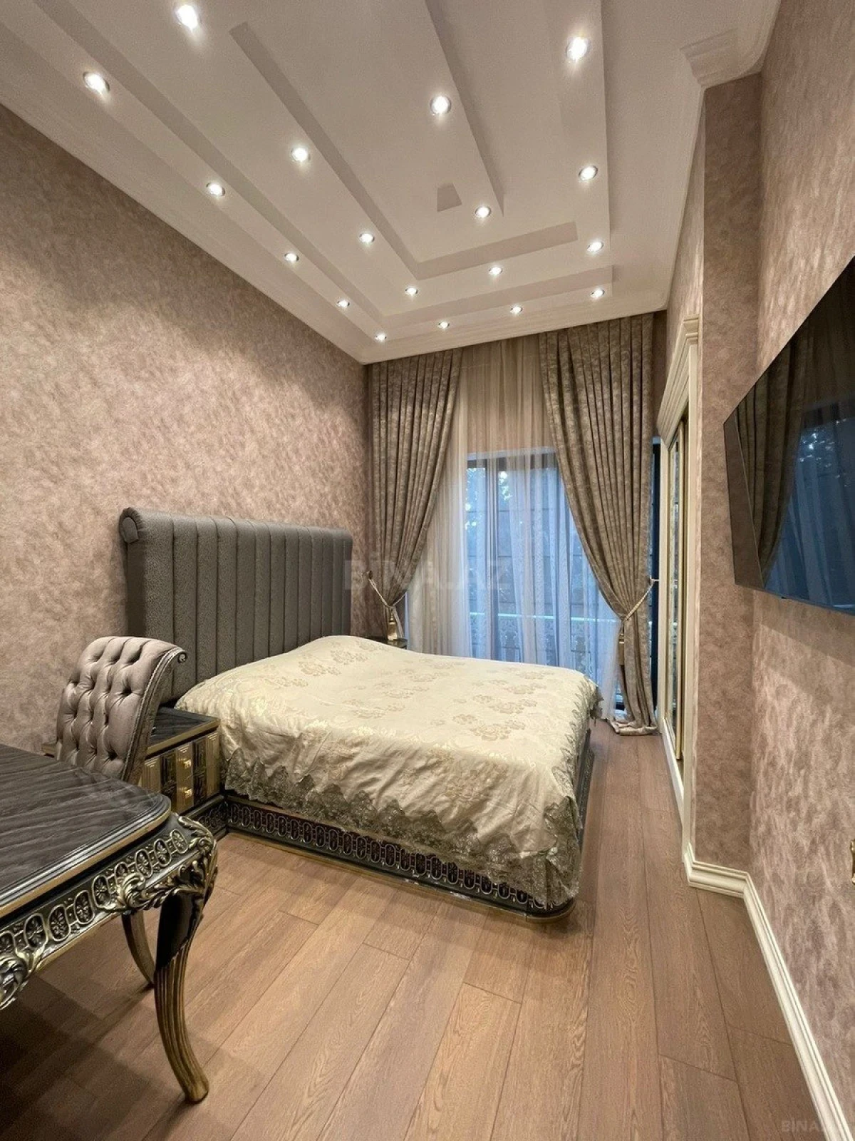Kirayə verilir 6 otaqlı həyət evi 500 m²