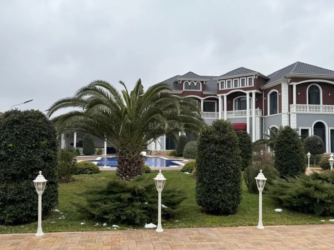 Kirayə verilir 6 otaqlı həyət evi 500 m²