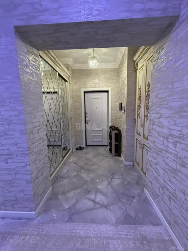 Satılır 3 otaqlı mənzil 118 m²