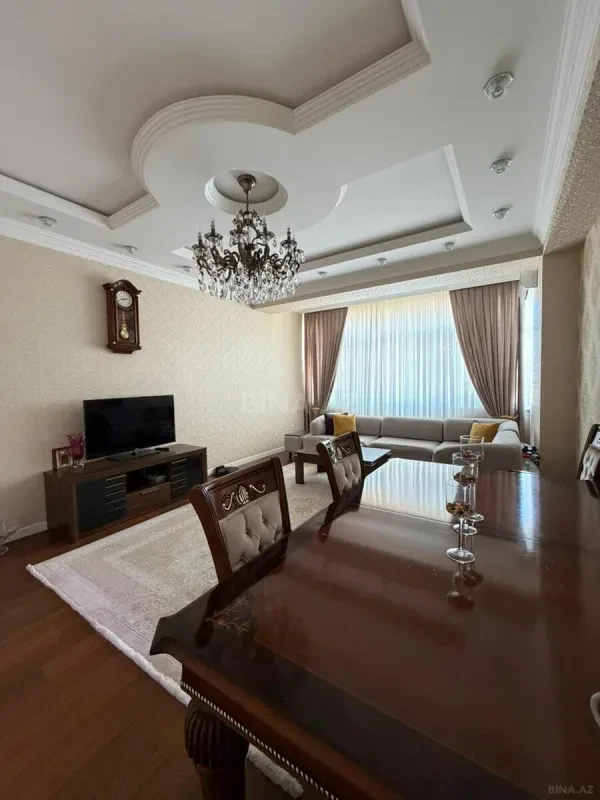 Satılır 3 otaqlı mənzil 118 m²