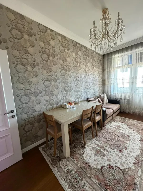 Satılır 3 otaqlı mənzil 118 m²