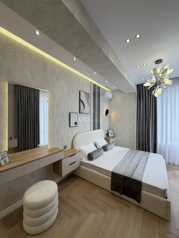 Satılır 3 otaqlı mənzil 117 m²