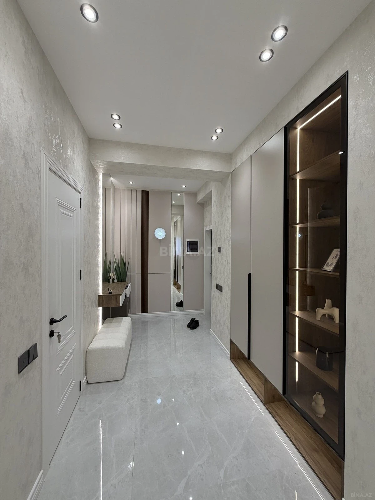 Satılır 3 otaqlı mənzil 117 m²