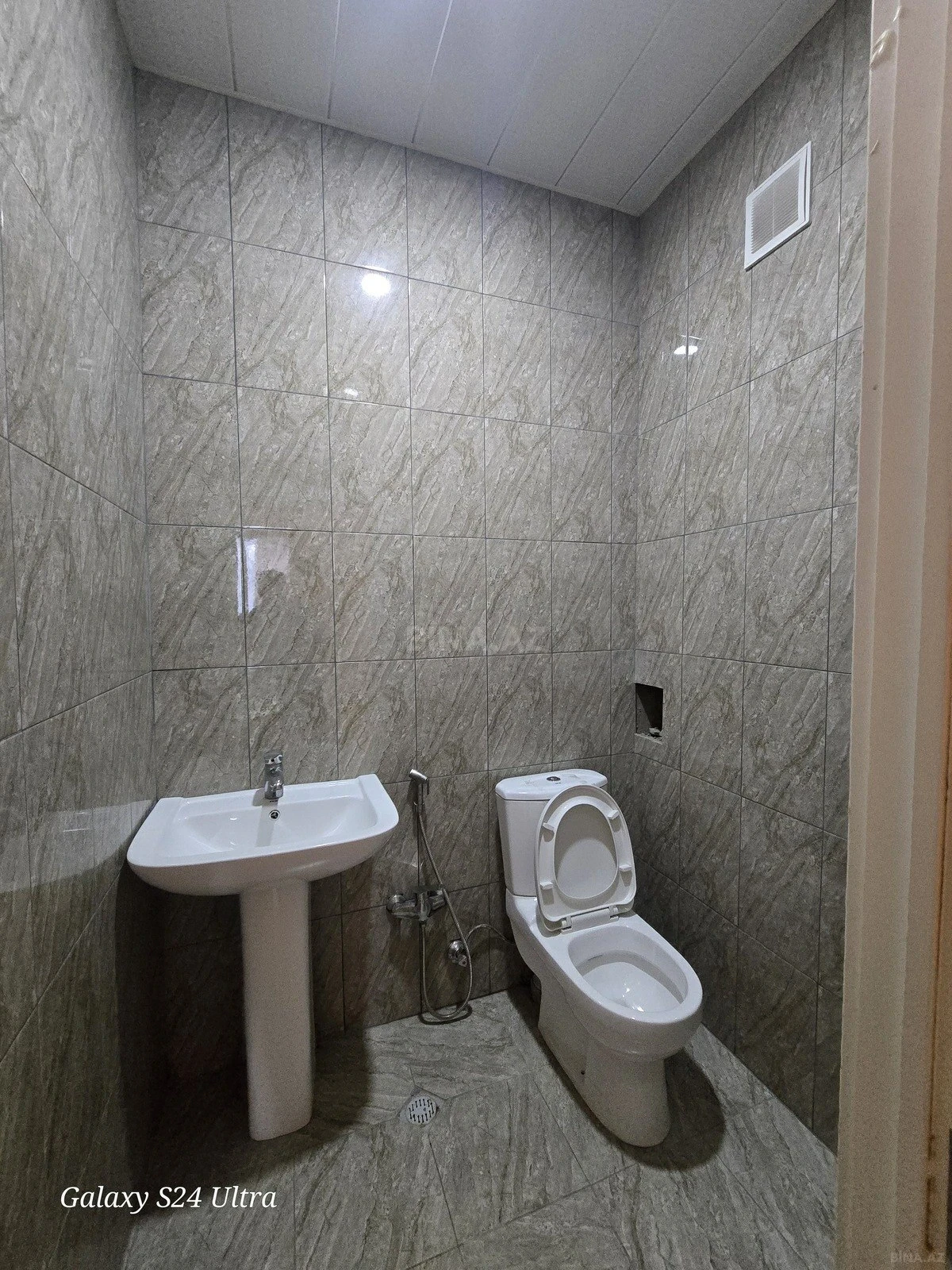 Satılır 2 otaqlı mənzil 71 m²