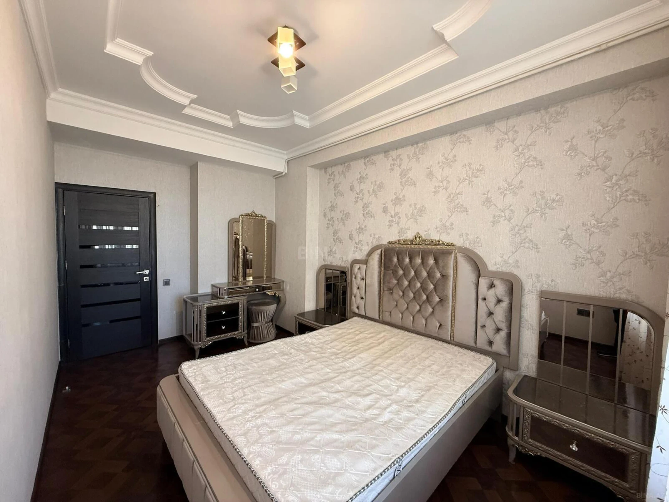 Satılır 2 otaqlı mənzil 73 m²