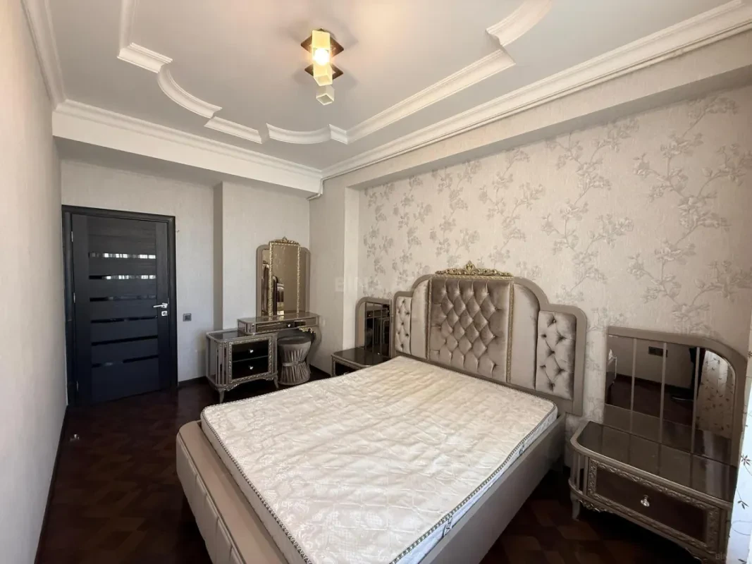 Satılır 2 otaqlı mənzil 73 m²