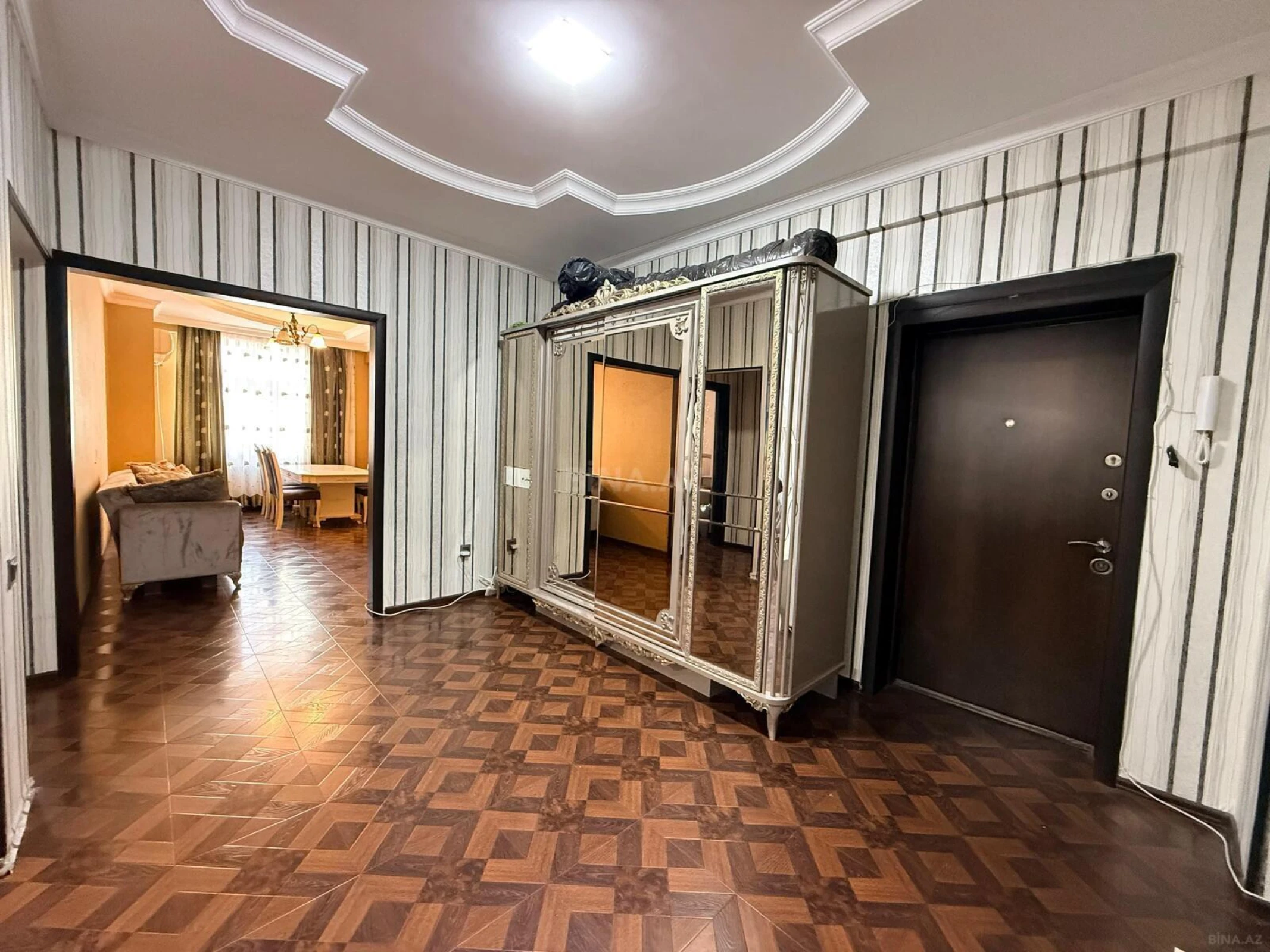 Satılır 2 otaqlı mənzil 73 m²