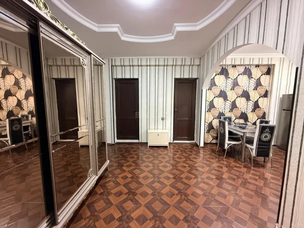 Satılır 2 otaqlı mənzil 73 m²