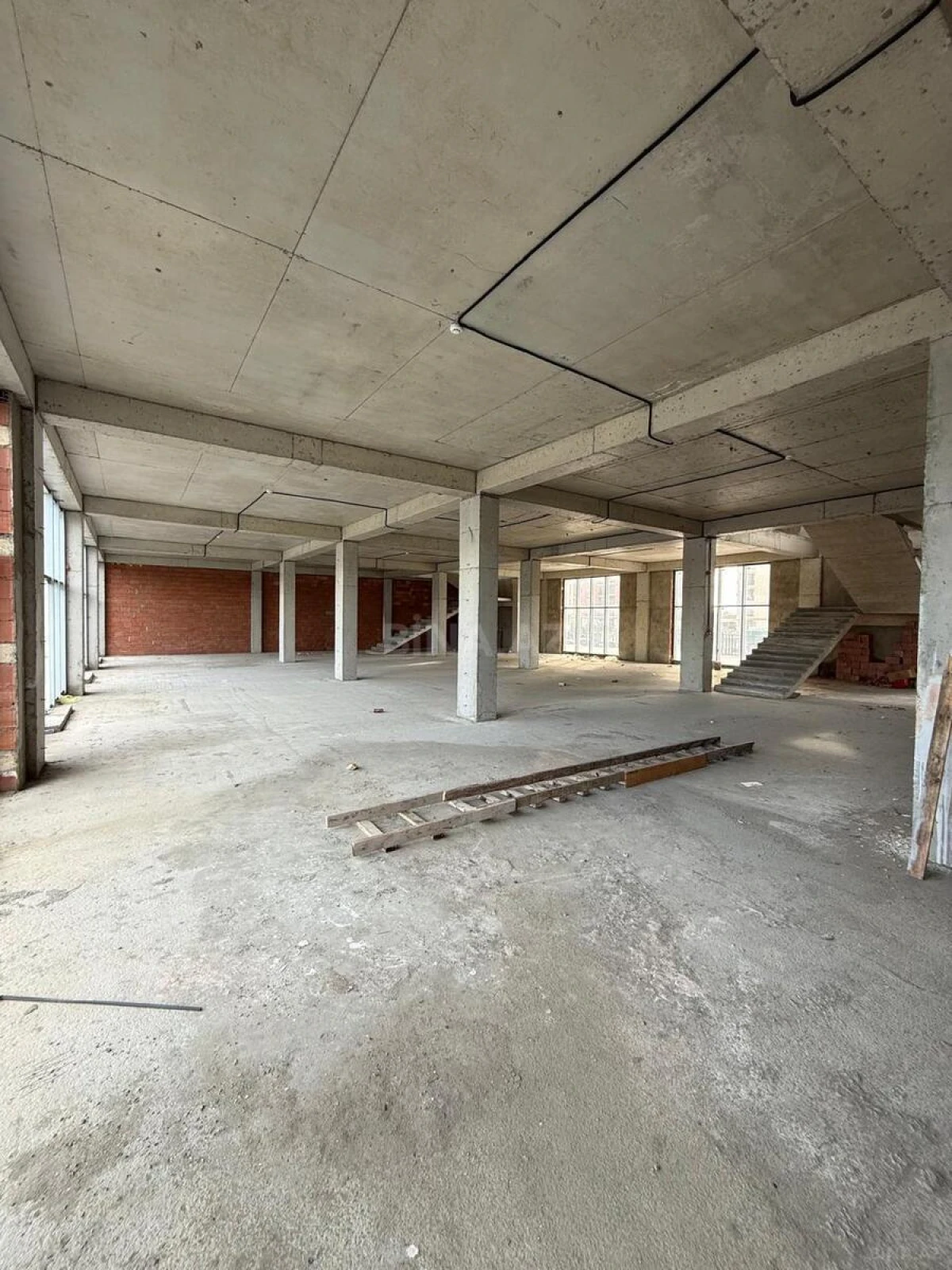 Satılır obyekt 116 m²