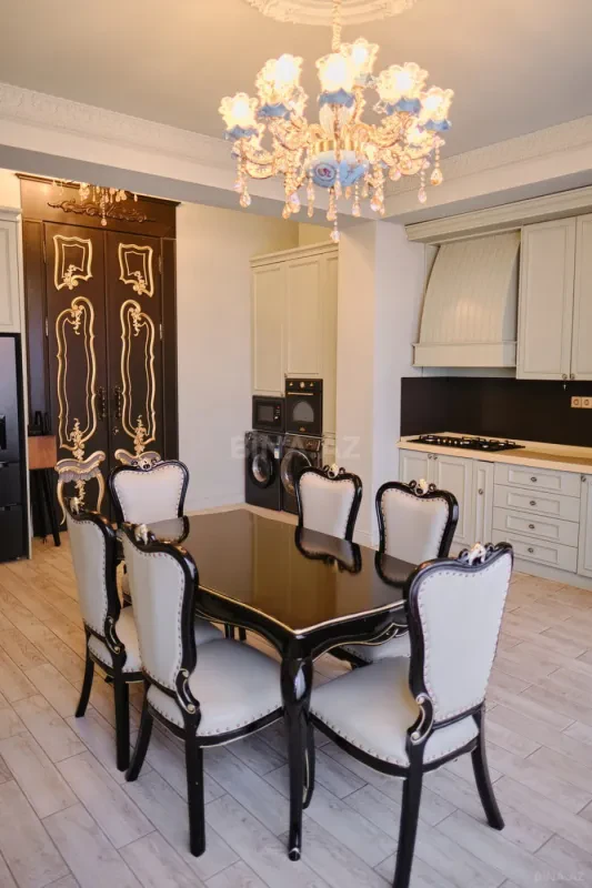 Kirayə verilir 7 otaqlı mənzil 565 m²