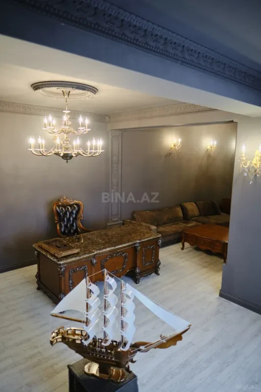 Kirayə verilir 7 otaqlı mənzil 565 m²