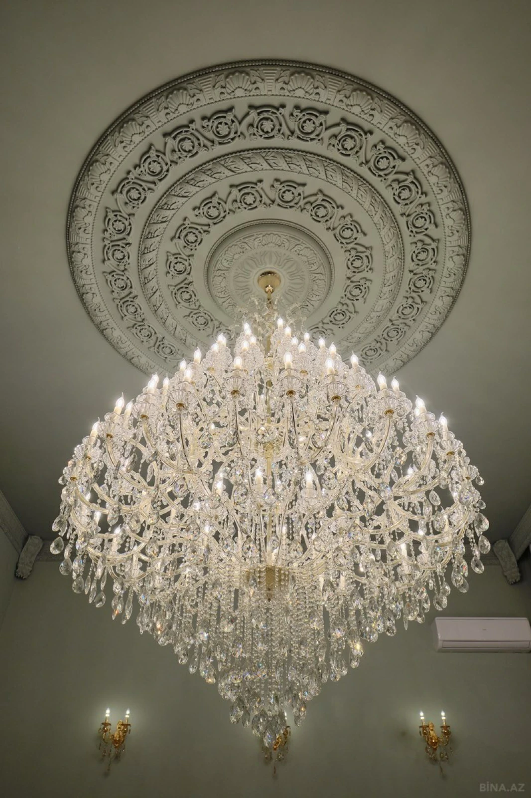 Kirayə verilir 7 otaqlı mənzil 565 m²