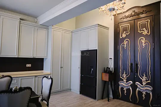 Kirayə verilir 7 otaqlı mənzil 565 m²