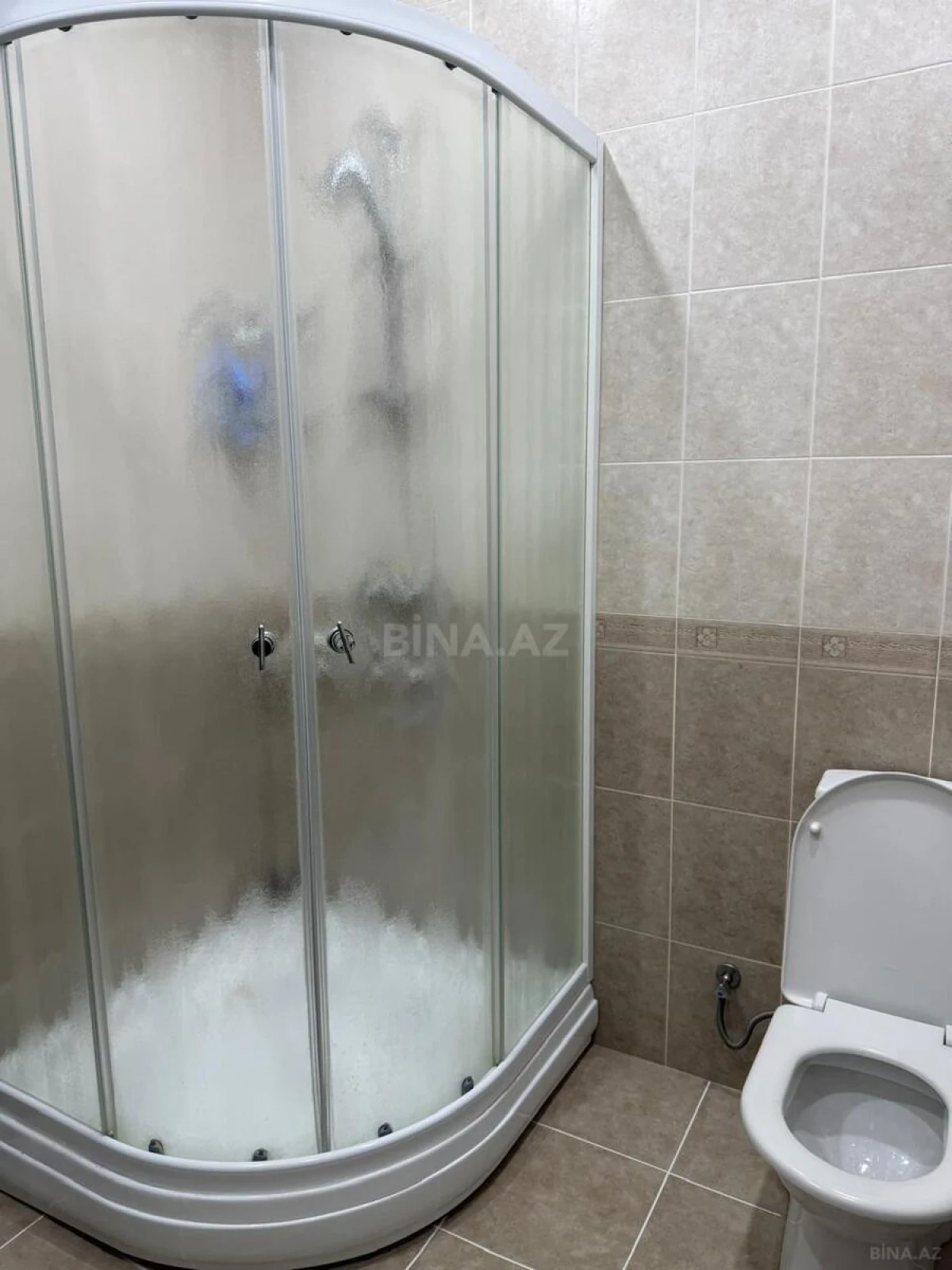 Kirayə verilir 4 otaqlı mənzil 200 m²